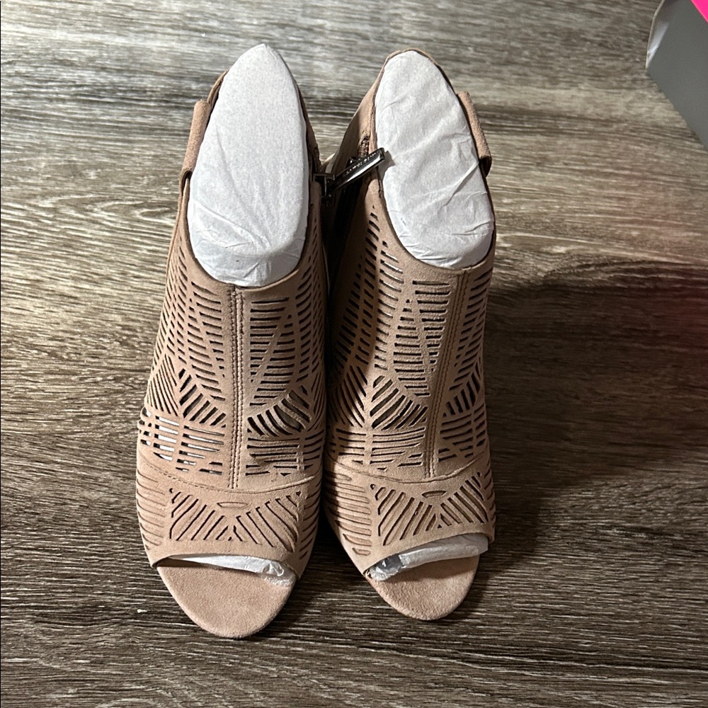 Vince Camuto Tan Cutout Peep-Toe Heels